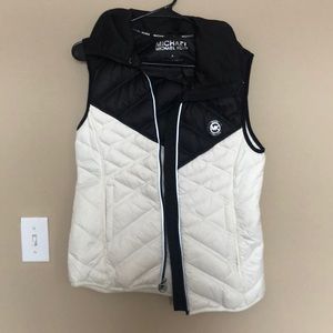MK black and white vest